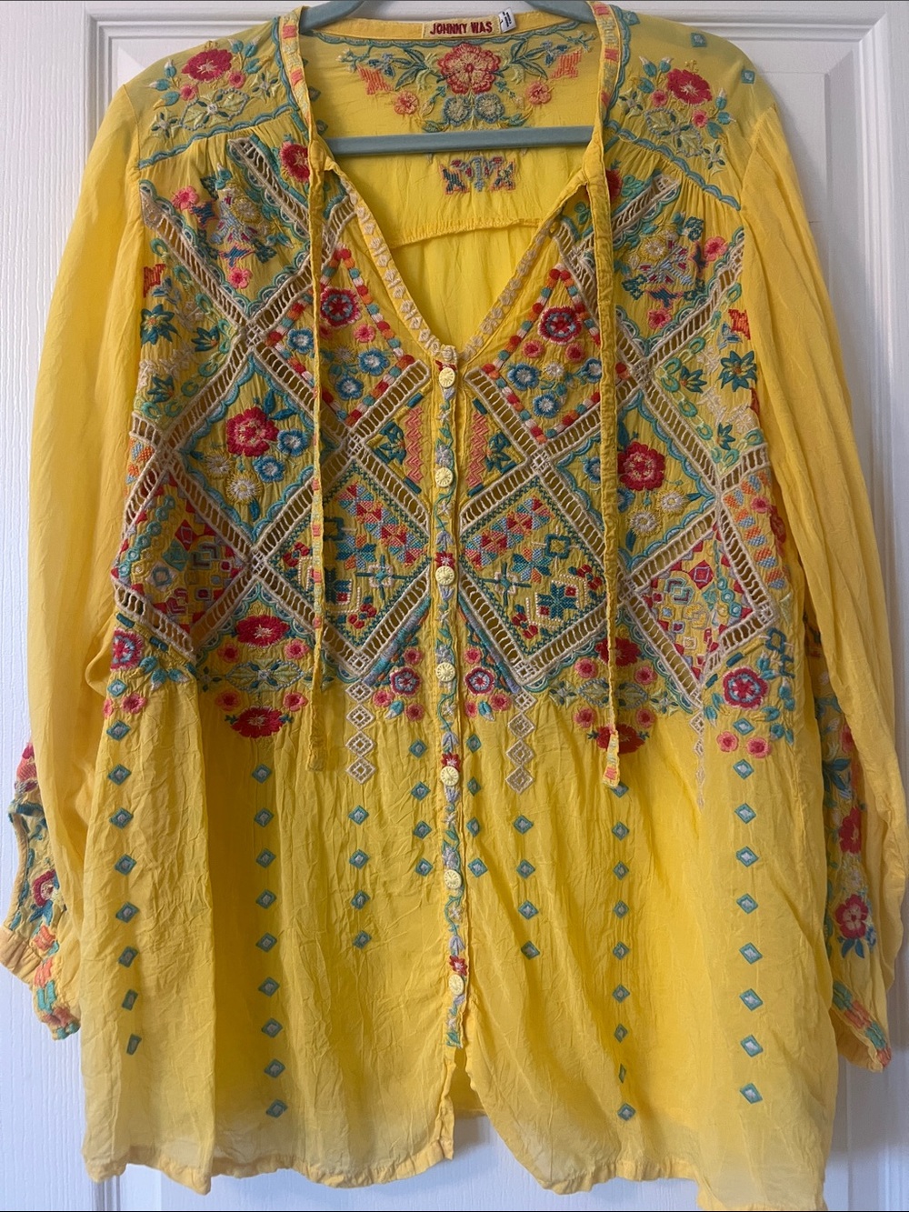 LIKE NEW Johnny Was Yellow Embroidered V-Neck Button-Front Top size L